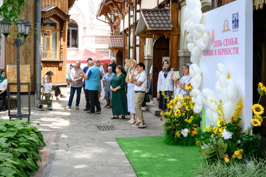 Как прошел первый семейный фестиваль в честь Дня семьи, любви и верности в Алматы