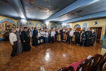 Греки Павлодара тепло встретили делегацию Элладской Церкви 