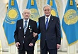 Токаев присвоил высшую награду знаменитому альпинисту 