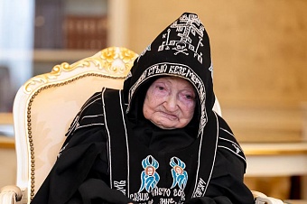 100-летней монахине из Алматы вручен орден от Путина