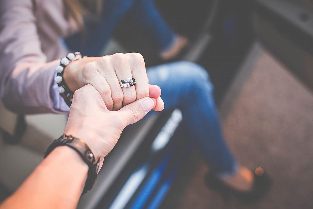 Бог создал мужчину и женщину