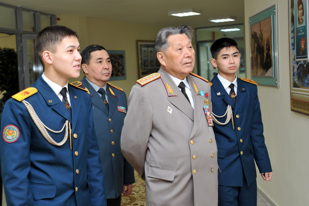Сагадат Нурмагамбетов - первый министр обороны независимого Казахстана